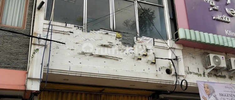 Three-Story Shophouse in the Center of Bogor City in a Business Area 1