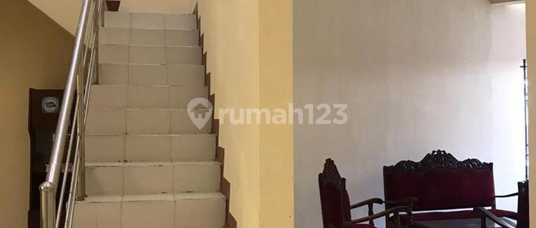 Rumah 2 Lantai, Stategis,Dekat Masjid Agung...Bawah NJOP, Bu 1