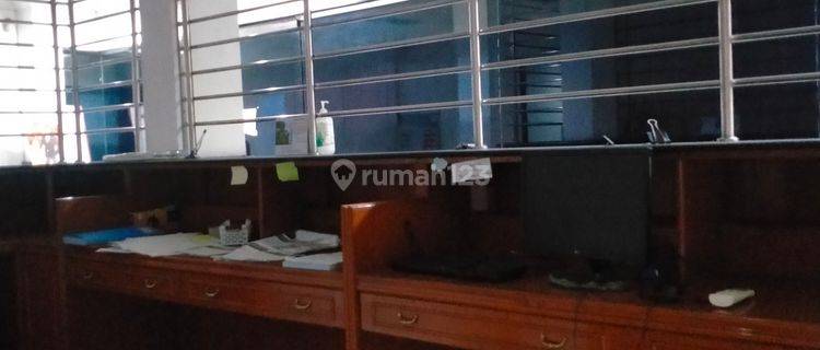 Ruangan Kantor di mainroad otista 1