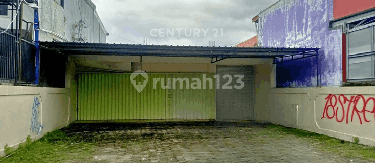 Shop House on Sambisari Street with a Spacious Pendopo, Only 1km to Solo Street 1