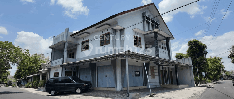 Corner Shop House with 2 Floors on Jl Sunan Ampel, Ready to Use 1