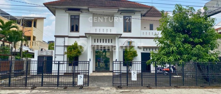 Strategic House in Baciro with Ideal Location for Residence and Business 1