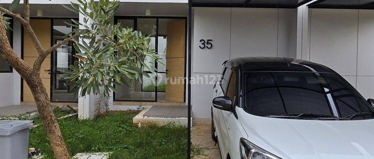 Rumah SHM 2 Lantai Lokasi Strategis di Uptown Estate Lippo Cikarang, Bekasi 1