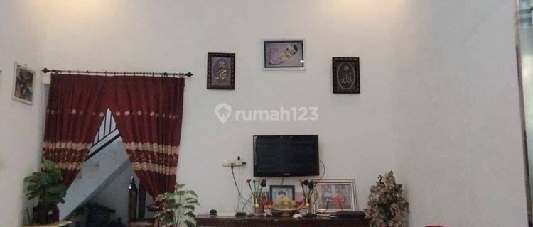 Rumah Keluarga Gresik Kota 2 Lantai Strategis 1