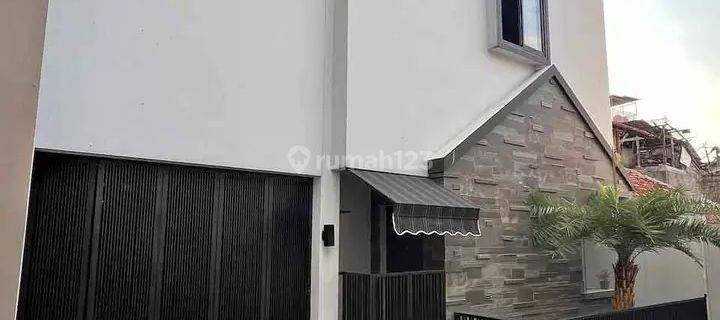 Rumah 2 Lantai Bagus Furnished SHM di Cigadung, Bandung 1