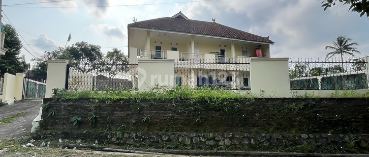 Rumah Lelang Parkiran Luas di daerah Cisaat Sukabumi 1