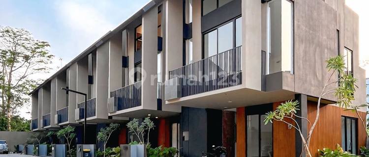 New Townhouse, 3 Floors, Very Strategic Location in Lebak Bulus 1