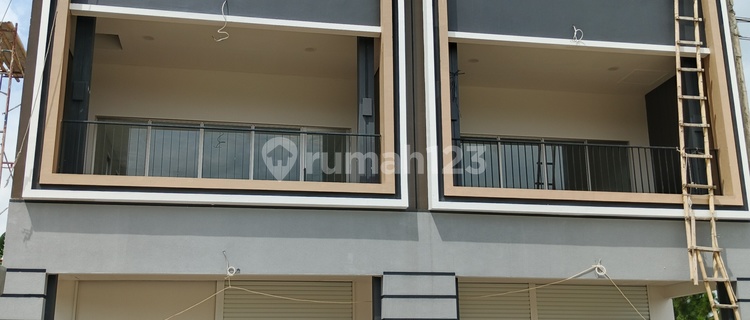 Shop House in a Strategic Location 0 Km from South Bogor Toll Exit 1