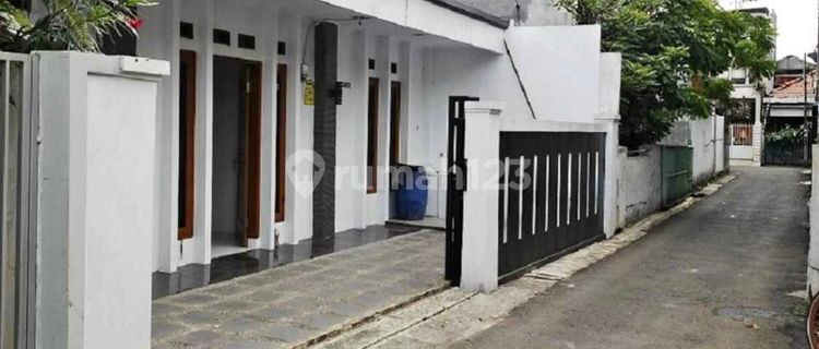 Rumah Rapi Siap Huni di Tebet Jakarta Selatan 1