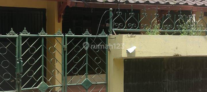 Disewakan Rumah 2 Lantai Di Pondok Bambu Jakarta Timur 1
