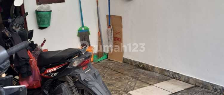 Strategic! 11-Room Semi-Boarding House in Pulo Asem, East Jakarta 1