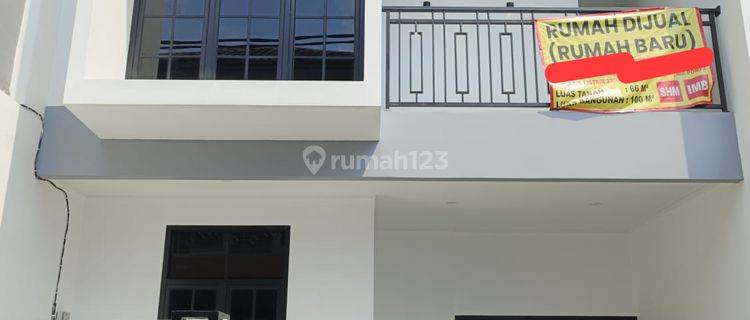 Rumah Strategis 2 Lantai Di Jakarta Timur  1