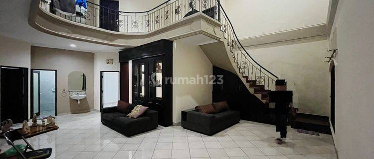 Dijual Rumah Lantai 2 Lokasi Rumah Megah Dan Elit  1