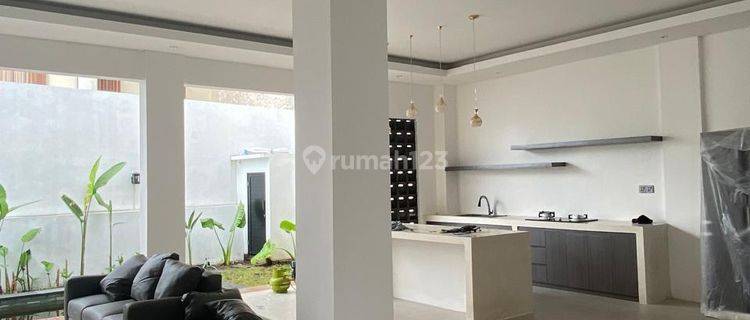 Dijual Villa 2 Lantai Modern Di Tumbak Bayuh Canggu - Bali  1