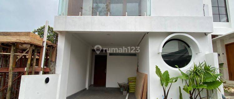 Dijual Villa Brand New Lantai 2 Berlokasi Di Cempaka Munggu - Bali  1