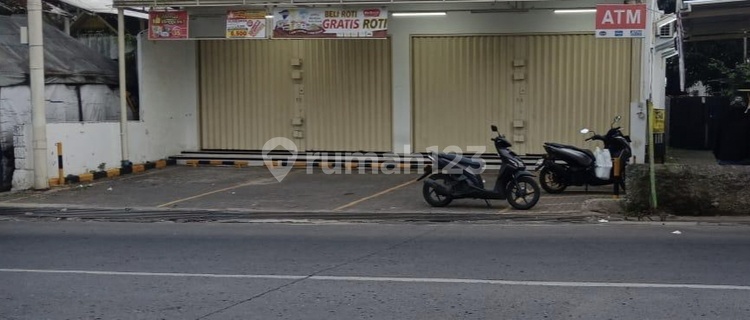 Mainroad Cihanjuang! Medium-sized shop house for rent, Indomaret. 1