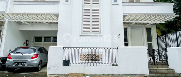 Classic 2-Story House with Private Pool in Kemang Townhouse 1