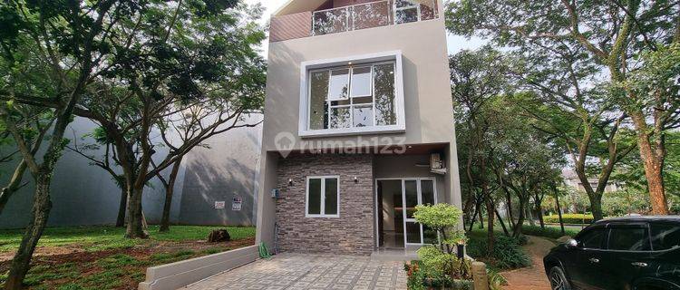 Dijual Rumah HOOK Bangunan Mandiri 3 lantai with ATTIC, GREENWICH, BSD CITY 1