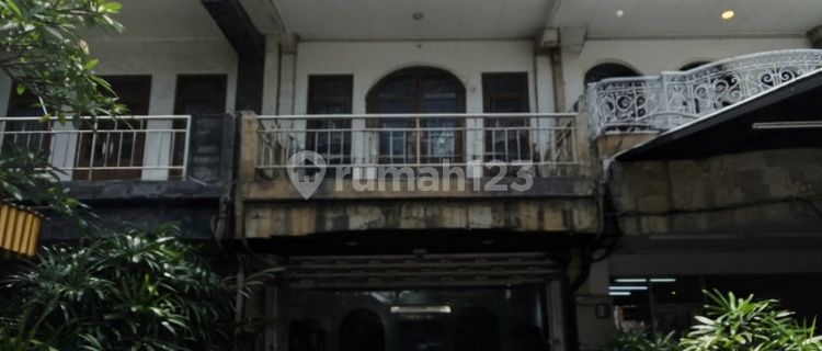 Affordable 3-Story Shophouse in Puputan Renon, Strategic Location 1