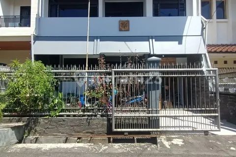 Minimalist House in Cikutra Baru Complex, Bandung City 1