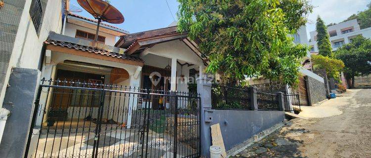 Rumah Nuansa Villa Dan Pegunungan di Bandung Sayap Cikutra  1