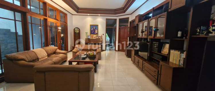 Rumah Huni Bagus Posisi Hook di Puri Indah 1