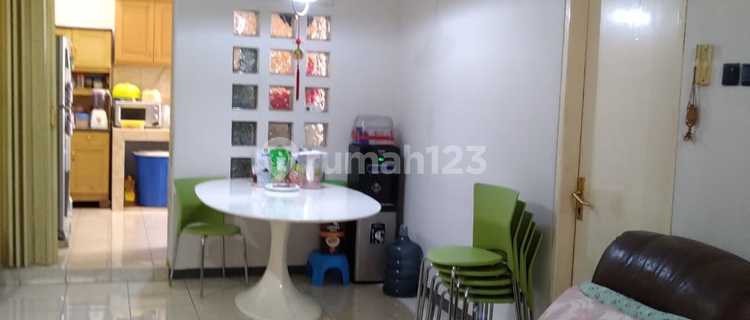 Well-maintained old house in Permata Buana 1