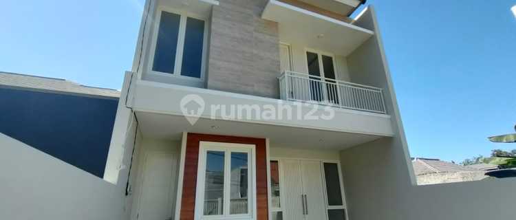 For Sale New Fresh 2-Story House in Gayung Kebonsari 1