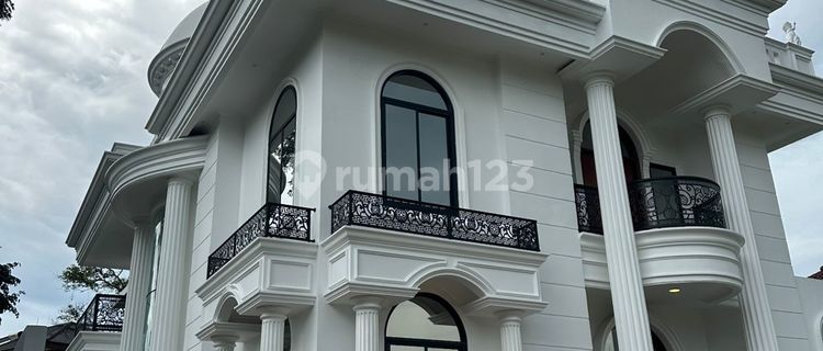 Luxury Brand New 4-Story Ready-to-Occupy House in Diponegoro Park, Lippo Karawaci 1
