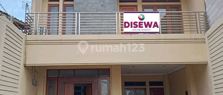 3.5-Story Ready-to-Use Shop House in Kramat Asem, Utan Kayu, East Jakarta 1