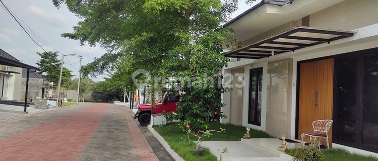 Rumah Mewah Pondok Permai dengan Kolam Renang di Sleman 1