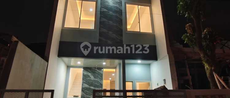 FOR SALE NEW 2-STORY MODERN MINIMALIST HOUSE IN KOPO PERMAI 3 BANDUNG, COMFORTABLE LIVING AND STRATEGIC LOCATION 1