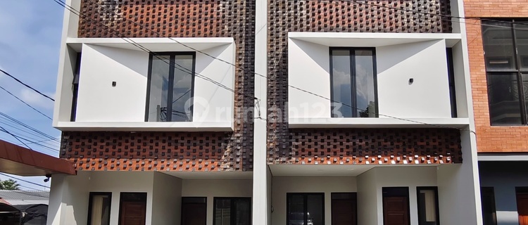 Rumah Baru Mewah Dalam Cluster Akses Strategis di Jati Padang 1