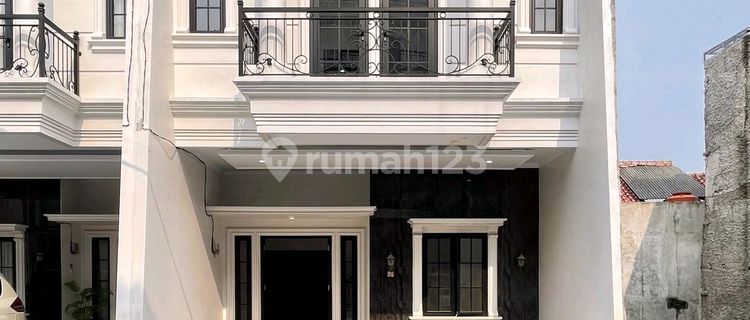 Luxury House in a Strategic Location Cluster in Pasar Minggu 1