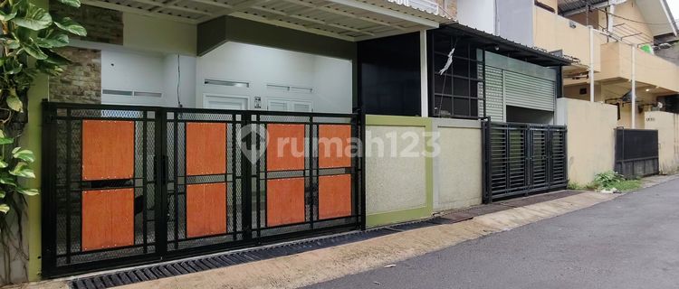 Rumah Murah Secondary Layak Huni Akses Jalan Lebar di Jagakarsa 1