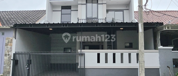 Beautiful 2-Storey Ready-to-Live East-Facing House in Villa Melati Mas, South Tangerang 1