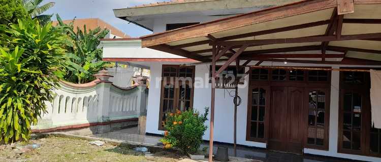 Rumah Luas Tanah 316 M² Hadap Timur Di [lokasi Prima]! Harga 1.7 Milyar Nego Keras! 1