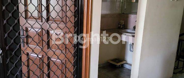 TURUN HARGA!!! RUMAH CANTIK BANGUNAN LAMA 2 LANTAI DI CEMPAKA PUTIH LUAS TANAH 378 M2 LUAS BANGUNAN 600 M2 1