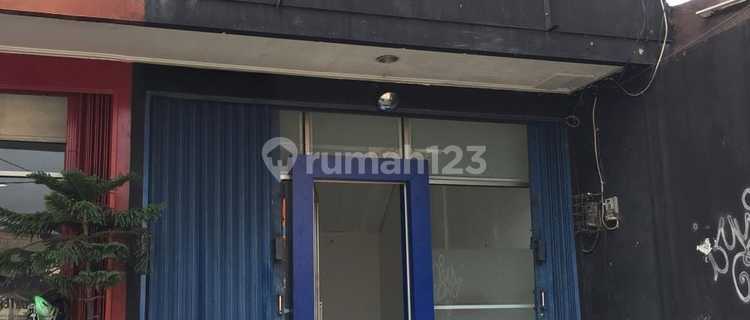 For Rent 2½ Story Shop House Ready to Use in Pondok Kelapa, East Jakarta 1