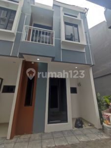 Rumah Cantik Murah 2 Lantai Lokasi Strategis Utan Kayu Jaktim 1