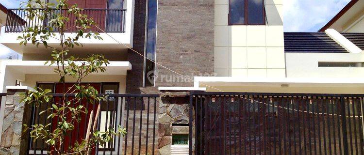 Disewakan Rumah Siap Huni Di Heliconia Harapan Indah 2 Bekasi  1