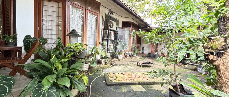 For Sale 2-Story House In Mega Cinere. Behind Living Plaza Informa Cinere Strategic Location. Only 10 Minutes To Brigif Toll Gate. 1