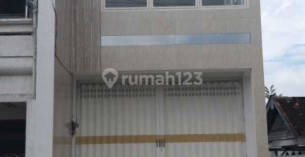 Ready-to-Use Probolinggo Shophouse, Pahlawan Street, City Center. 1