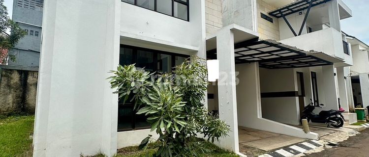 Ready-to-Occupy House in a Cluster Near KRL in Pondok Ranji 1