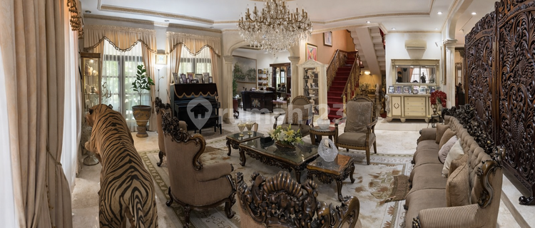 For Quick Sale! Semi-Furnished Luxury House with Spacious Courtyard in Tebet, South Jakarta 1