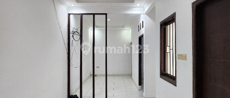 1½ Story House, Strategic Location in Sumur Batu, Kemayoran R2220 1