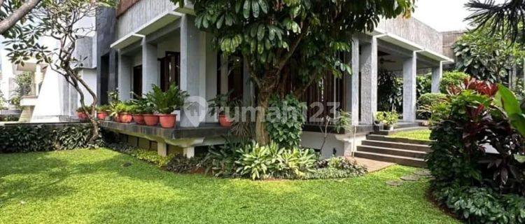 Luxury House with Pool in Pondok Indah for Sale Ready to Occupy 1