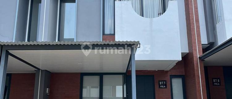 Dijual Rumah Bagus Siap Huni Hadap Selatan di BSD Cluster  Freja Suite 1