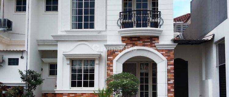 Rumah Bagus Semi Furnish Siap Huni di The Green Bsd 1