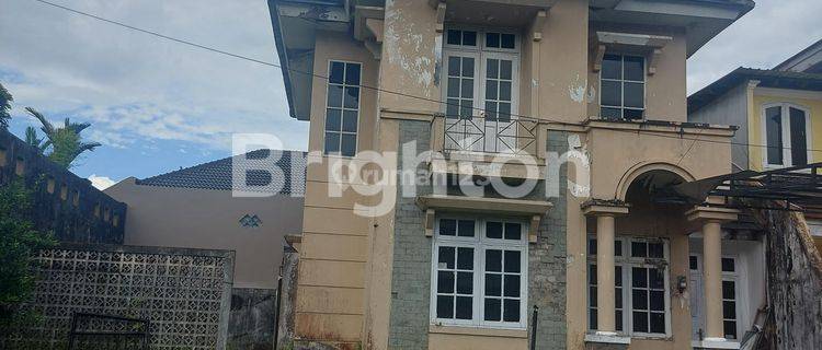 Di jual rumah 2 lantai 1